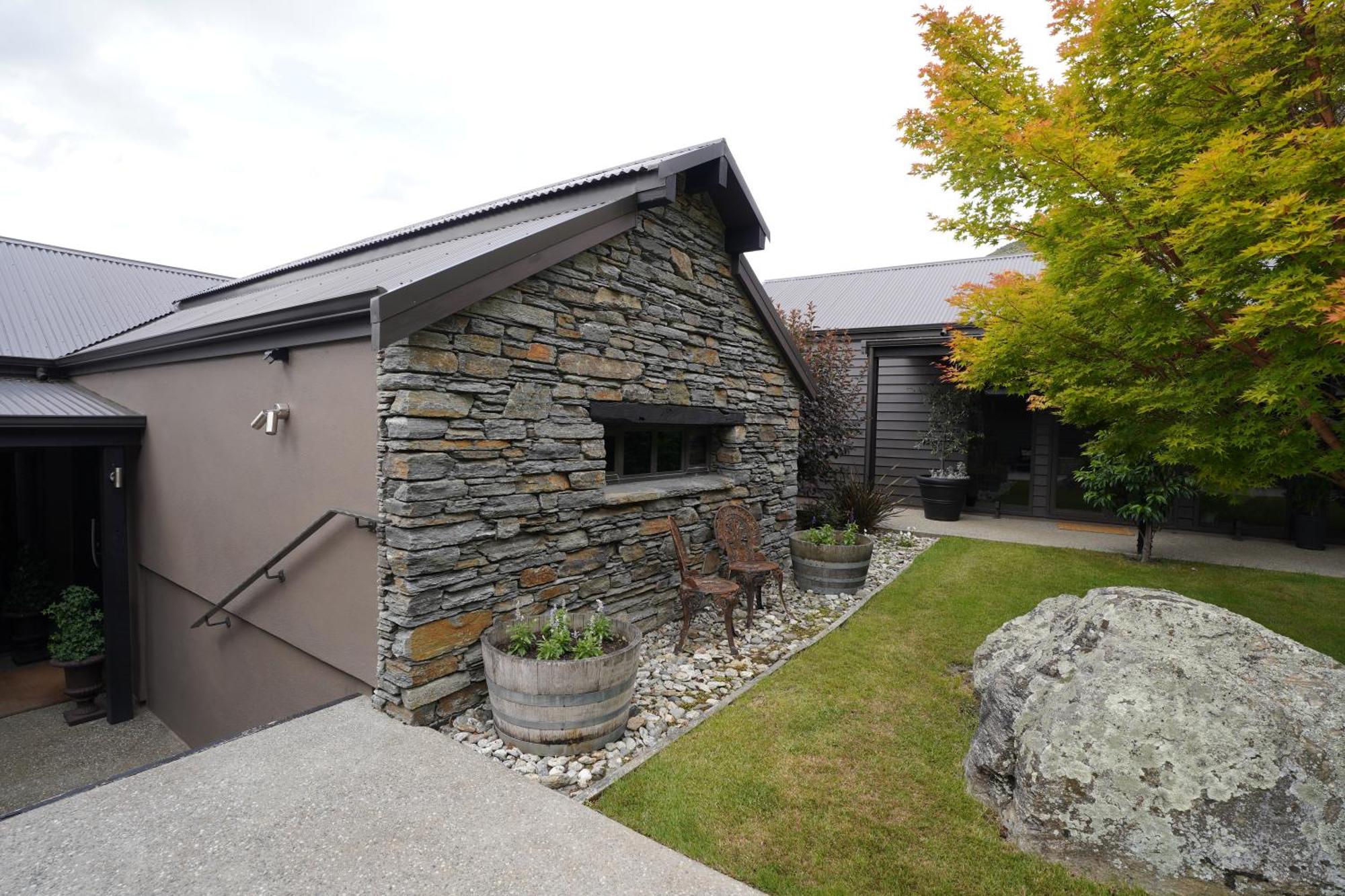Mt Rosa Lodge Boutique Vineyard Accommodation Wanaka Exterior foto